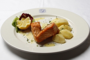 Salmon Steak with Boiled Potatoes